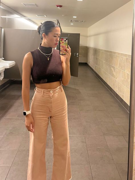 Brown Zara Pants Outfit, Zara Wide Leg Jeans Brown, Peach Jeans Outfit, Tan Zara Jeans Outfit, Tan Wide Leg Jeans Outfit, Brown Wide Leg Jeans Outfit, Beige Wide Leg Jeans Outfit, Zara Wide Leg Jeans Outfit, Brown Jeans Outfit Women