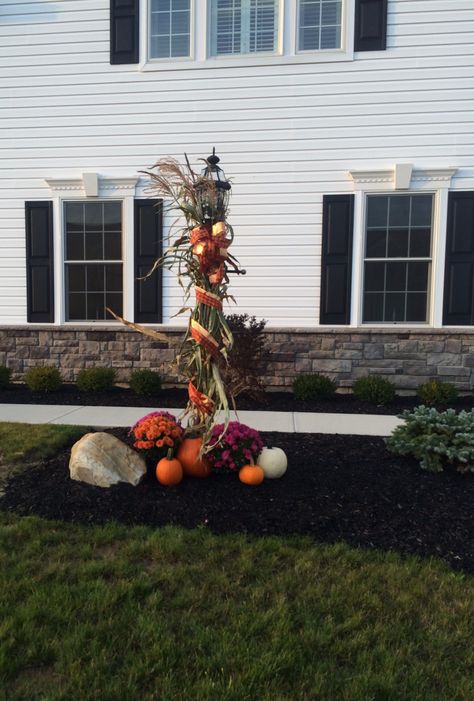 Fall decorations for the front lamp post Fall Lampost Decorations, Fall Light Post Decorations, Fall Decor For Lamp Post, Halloween Light Post Decorations, Halloween Lamp Post Ideas, Fall Lightpost Decor, Light Post Fall Decor, Front Yard Autumn Decor, Fall Light Pole Decorations