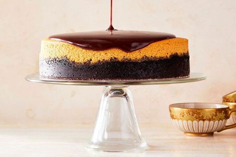 From fudgy brownies to silky pudding pies and cheesecakes, we've gathered our favorite make-ahead desserts. They're just right for entertaining—or you can make these sweet treats now and enjoy them later. Pumpkin Chocolate Cheesecake, Chocolate Wafer Cookies, Cream Cheese Desserts, Chocolate Pumpkin, Make Ahead Desserts, Thanksgiving Food Desserts, Pumpkin Recipes Dessert, Cheese Dessert, Chocolate Wafers