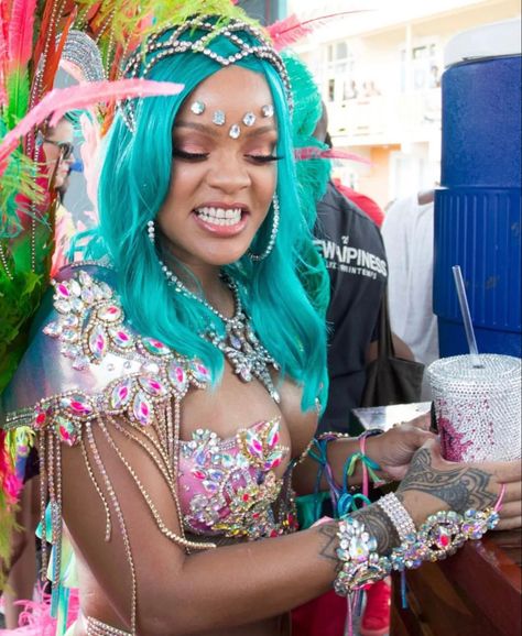 Rihanna Carnival, Carnival Outfit Carribean, Caribbean Carnival Costumes, Caribbean Outfits, Looks Rihanna, Carnival Girl, Creative Fashion Photography, Caribbean Carnival, Carnival Festival