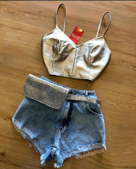 Cute Lazy Outfits, Lazy Outfits, Short Jeans, Pretty Style, Rave Outfits, Festival Wear, Coats For Women, Denim Shorts, Jumper