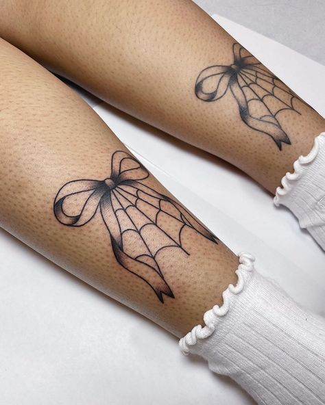 Bat Tattoo Ideas Traditional, Goth Bow Tattoo, Girly Elbow Tattoo, Cute Dark Tattoos, Girly Horror Tattoo, Traditional Bow Tattoo, Tattoo Add Ons Ideas, Neo Traditional Tattoos Black, Under Knee Tattoos Women