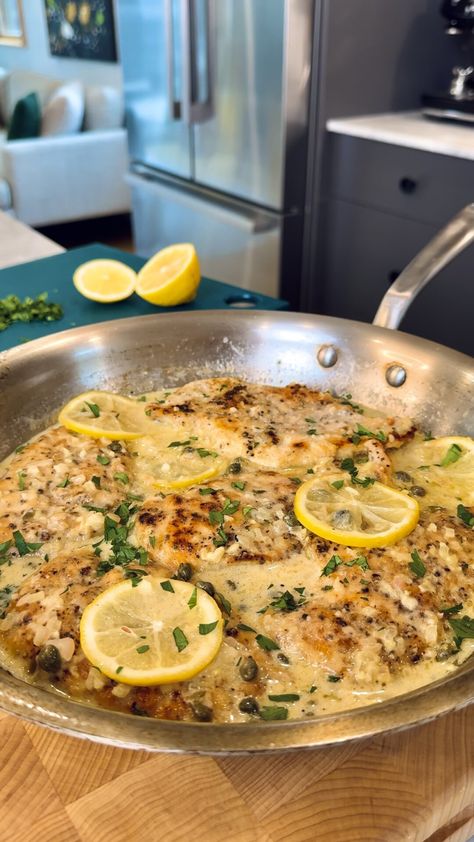 CHICKEN PICCATA (GLUTEN-FREE, DAIRY-FREE) Easy Dairy Free Chicken Recipes, Chicken Piccata Healthy, Chuck Roast Recipe, Gluten Free Dairy Free Dinner, Gf Dinner, Chicken Cutlet Recipes, Piccata Recipe, Dairy Free Recipes Dinner, Dairy Free Dinner