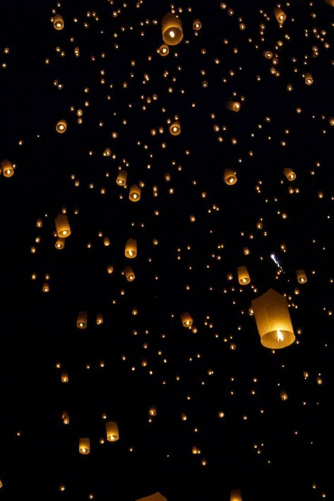 Sky Lanterns Photography, Lantern Aesthetic, Lantern Photography, Lantern Wallpaper, Lantern Art, Festival Aesthetic, Floating Lanterns, Stars In The Sky, Sky Lanterns