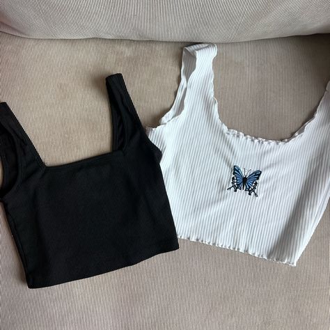 2 Shein Crop Top Never Worn Both Smalls Teen Crop Tops, Crop Tops For Kids, Crop Top Swimsuit, Beach Crop Tops, Oc Outfits, 1 Aesthetic, Baby Tees, Teen Clothing, Summer Crop Tops