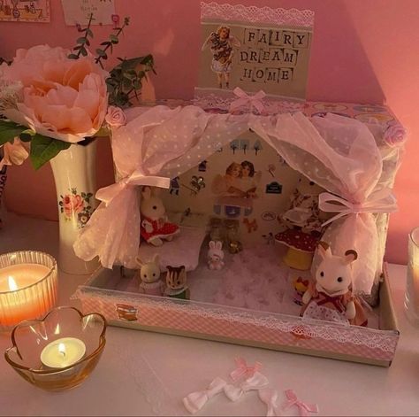 Sylvanian Families Bedroom, Coquette Calico Critters, Calico Critters Coquette, Diy Calico Critters Stuff, Sylvanian Aesthetic, Sylvanian Families Aesthetic, Critters 3, Calico Critters Families, Calico Critter