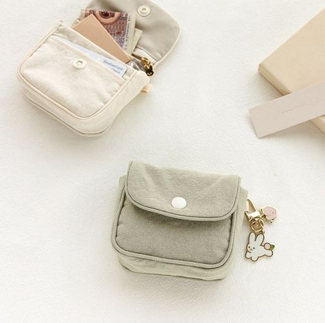 Cute Pouch Aesthetic, Cute Zipper Pouch, Pouches For School, Mini Bag Diy, Cute Pouches, Mini Pouch Bag, Diy Pouch, Keychain Pouch, School Pouch