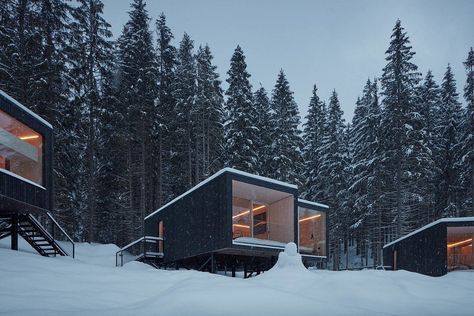 Wooden Tree House, Forest Cabins, Container Hotel, Stilt Houses, Snow Cabin, Modern Cabins, Ski Hotel, Sheltered Housing, Mountain Hotel