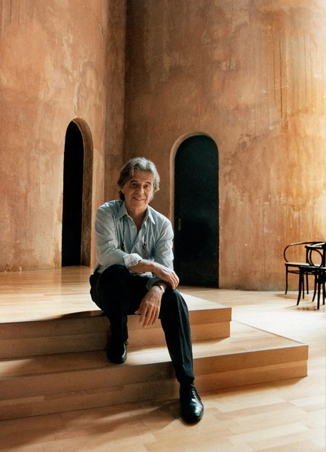 Ricardo Bofill, Architect of Otherworldly Buildings, Dies at 82 - The New York Times Ricardo Bofill, Monumental Architecture, Hunger Games Movies, Old Portraits, City Planner, Black Presidents, Art Rules, Classical Elements, Medical Tests