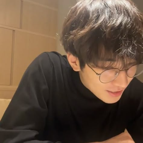 Wonwoo Studying, Wonwoo Boyfriend Material Icon, Wonwoo Icons Boyfriend, Wonwoo Lowkey Pics, Wonwoo Widget, Wonwoo Icons Cute, Wonwoo Cute Icon, Minwon Icon, Jeon Wonwoo Icons