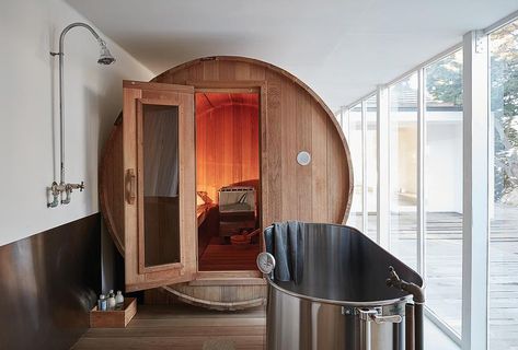 The sauna and ice bath in a first-floor corridor. Sauna And Cold Plunge, Sauna Cold Plunge, Wellness Room, Home Sauna, Chic Modern Home Decor, Malibu Home, Barrel Sauna, Cold Plunge, Sauna Design