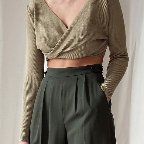 Minimalist Moda, Look Retro, Outfit Chic, Brands Fashion, Fashion Deals, Mode Inspo, 가을 패션, Looks Style, Mode Inspiration