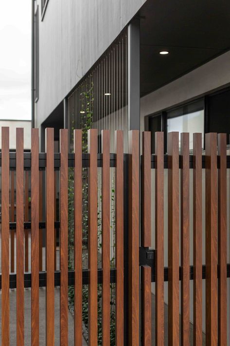 Fencing - Maintenance Free, Simple & Stylish. - Knotwood House Front Gate, Gate Design Modern, Gate For Stairs, Carport Sheds, Wood Fence Design, Gate Wall Design, Black Fence, Modern Gate, Modern Fence Design