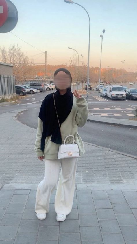 6 Form Outfits, Outfit Inspo Hijabi, White Hijab Outfit, Hijab Outfit Summer, 6th Form Outfits, Modest Outfits Muslim, Estilo Hijab, Zara Drip, Hijabi Fits