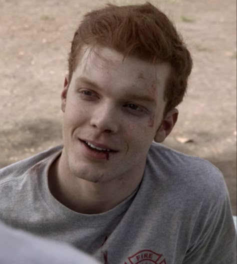 Shameless Mickey And Ian, Shameless Characters, Ian Gallagher, Ian Shameless, Shameless Tv Show, Ian And Mickey, Mickey And Ian, Jerome Valeska, Cameron Monaghan