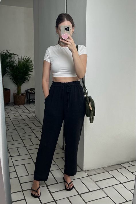 Study Outfits, Study Outfit, Casual Oufits, Black Slim Pants, Black Pants Outfit, Summer Pants Outfits, Bali Style, Bali Fashion, Casual Day Outfits