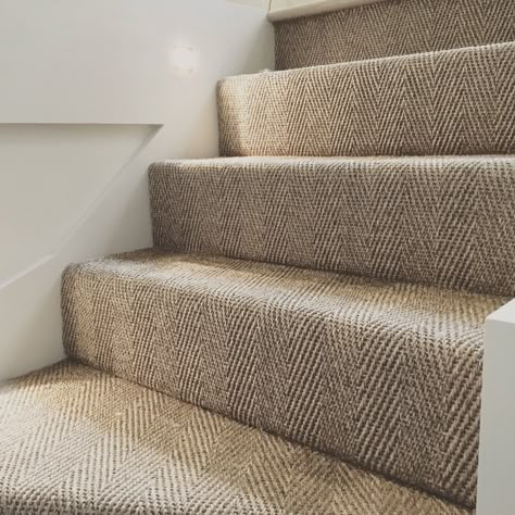 Best Carpet For Stairs, Stairway Carpet, Patterned Stair Carpet, Carpeted Stairs, Stairs Runner, Weave Carpet, Stairs Carpet, Carpets Design, Carpet Diy