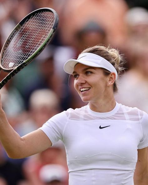 Simona Halep Wimbledon, Simona Halep, Cross Jeans, Ladies Tennis, Professional Tennis Players, French Open, Civil Ceremony, Tennis Balls, Serena Williams