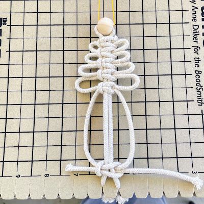 How To Make Macrame Xmas Trees, Macrame Christmas Tree Ornament Pattern, Macrame Christmas Tree Instructions, Macrame Christmas Tree Tutorial Free, Macarena Christmas Tree, Simple Macrame Christmas Decorations, Macrame Christmas Tree With Beads, Macrame Tree Garland Diy, Christmas Macrame Tree