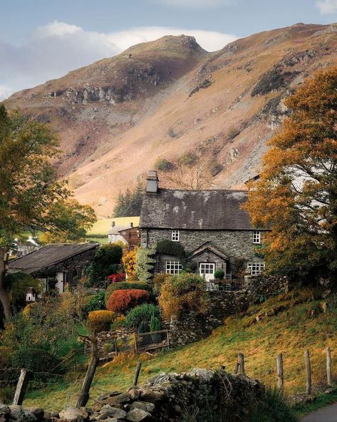 We LOVE England🇬🇧🏴󠁧󠁢󠁥󠁮󠁧󠁿 on Instagram: “Little Langdale, Lake District🍃 What a beautiful shot by @fayazey #weloveengland #photosofengland #photosofbritain” Lake District Cottages, Old English Cottage, European Village, Lake District National Park, Stone Cottages, English Countryside, Cumbria, London City, Lake District