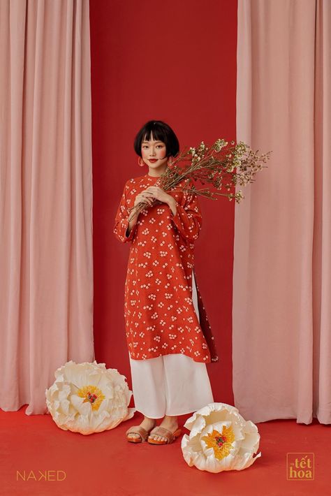 Chinese New Year Photoshoot, Cny Photoshoot, Flower Photoshoot Editorial, Chinese Photoshoot, New Year Photoshoot, Photoshoot Backdrops, Photobooth Pictures, Flower Photoshoot, Diwali Party