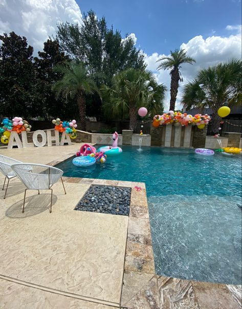 Pool Party Ideas Hawaiian, Hawaiian Birthday Pool Party, Hawaiian Pool Party Decorations, Pool Party For Adults, Hawaii Pool Party Ideas, Hawaiian Theme Pool Party, Luau Pool Party Ideas For Adults, 13 Birthday Pool Party Ideas, Hawaii Pool Party