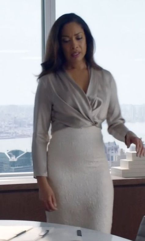 Jessica Pearson, Look Working Girl, Business Professional Attire, Gina Torres, Suits Tv, Suits Tv Shows, Silver Blouse, Interactive Video, Tv Show Outfits