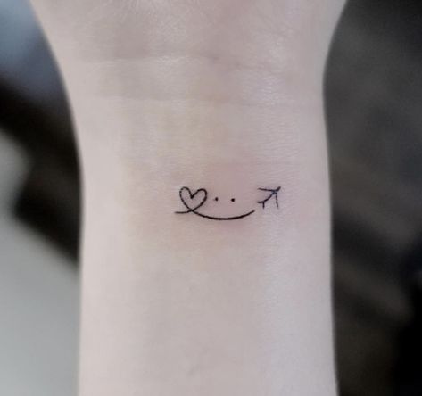 Cute Classy Tattoos, Tato Kecil Simple Aesthetic, Tato Tangan Aesthetic, Tato Simple Aesthetic, Tato Kecil Simple, Tattoos Inspos, Tato Henna, Hand And Finger Tattoos, Pretty Hand Tattoos