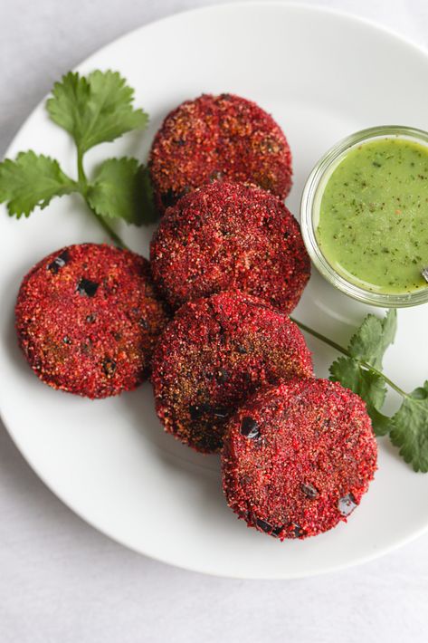 Cutlet Photography, Veg Snacks Recipes, Indian Chats Recipes, Beetroot Recipes Indian, Harabara Kebab Recipe, Beetroot Starter, Beetroot Tikki Recipe, Snacks Recipes Indian, Beetroot Indian Recipes