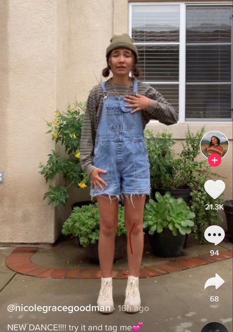 What To Wear With Overalls Shorts, Shortalls Outfit Spring, Short Overall Outfits, Shorts Overalls Outfit, Overalls Shorts Outfit, Short Overalls Outfit, Overall Shorts Outfit, Shortalls Outfit, Overalls Shorts