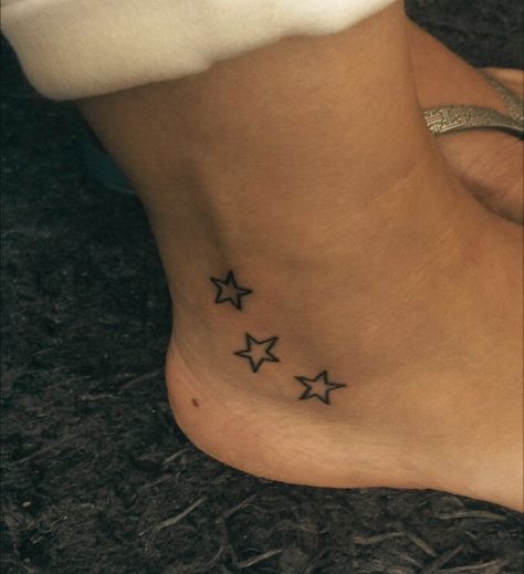 Star Leg Tattoos, Star Knee Tattoo, Small Ankle Tattoos For Women, Small Ankle Tattoo, Tattoo Dark Skin, Tattoo Dark, Ankle Tattoos For Women, Star Tattoo, Knee Tattoo