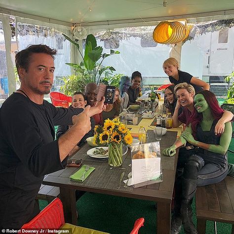 Robert Downey Jr. hosted a women of Marvel lunch during filming of Avengers: Endgame... Kapten Marvel, Avengers Humor, Marvel Man, Marvel Ladies, Film Marvel, Robert Downey Jr., Avengers Cast, Marvel Photo, Evangeline Lilly