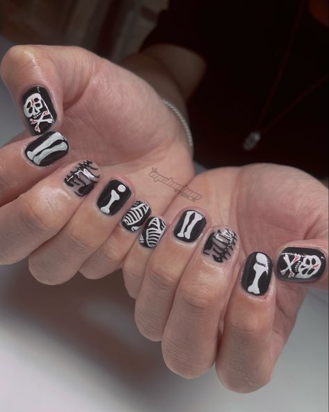 skeleton nails, bone nails, goth nails, black nails, halloween nails, nails for men, male manicure, nail art for men, unisex nail art, short nails, short nails nail art, spooky nails, kapital, fashion Goth Nails Black, Kapital Skeleton, Black Nails Halloween, Halloween Short Nails, Nail Art For Men, Male Manicure, Spooky Manicure, Nails For Men, Skeleton Nails