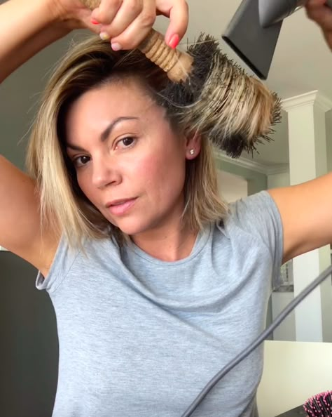 The Perfect Bob Blowout  — Alissa Grossi | Everyday Hair Bob Blowout, Bob Lung, Short Hair Blowout, Natural Hair Treatments, Blow Dry Hair, A Bob, Lob Hairstyle, Blowout Hair, Peinados Fáciles Para Cabello Corto