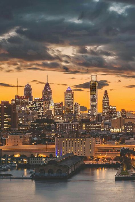 Philly Philadelphia History, Visit Philly, Visit Philadelphia, Philadelphia Skyline, South Philly, States In America, Night Scene, City Photography, Urban Life