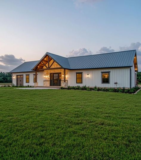 Barndominium Ideas Simple, Arizona Barndominium, Barndominium Exterior Color Schemes, White And Black Barndominium, White Barndominium Exterior, White Barndominium, Huff House, Rustic Barndominium Ideas, Moore House