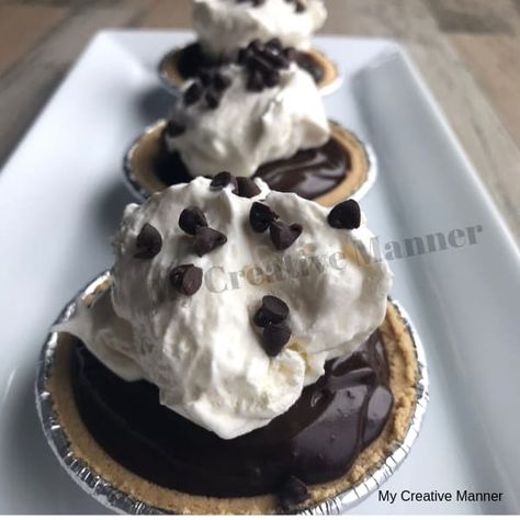 Mini Chocolate Pie Recipes, Mini Pies Easy, Mini Chocolate Pie, Easy Pie Recipe, Chocolate Pudding Pie, Easy Chocolate Pudding, Chocolate Pie Recipe, Homemade Pie Recipes, Mini Pie Recipes