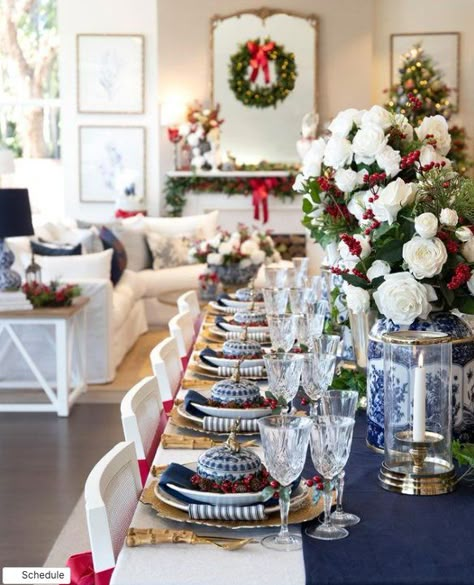 Luxe Christmas Decor Ideas, Christmas Colour Schemes, Grandmillennial Style, Chinoiserie Christmas, Blue Christmas Decor, Christmas Dining Table, Christmas Place, Tartan Christmas, Christmas Tablescape