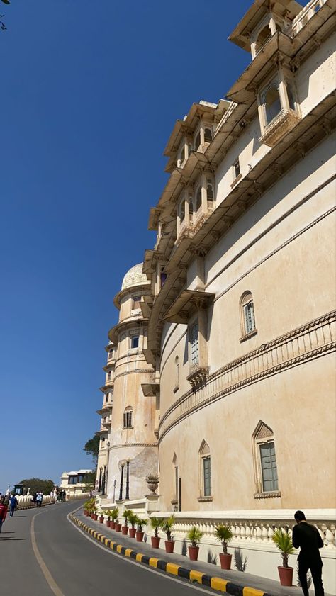 Fack Snap, City Palace Jaipur, Jaipur Travel, India Architecture, Batman Pictures, Tourism Day, Vacay Vibes, Desi Aesthetic, Vacay Outfits