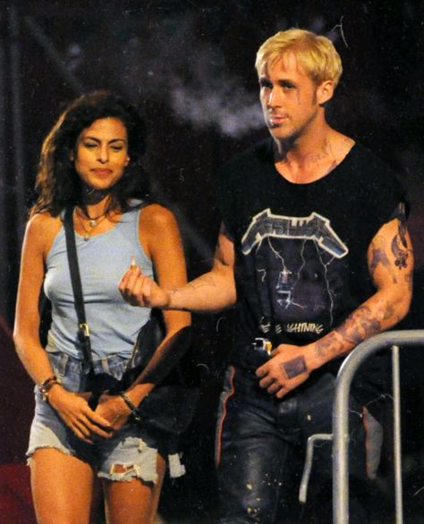 90's AMERICA on Instagram: “Eva Mendes and Ryan Gosling on the set of The Place Beyond the Pines (2013)” Eva Mendes And Ryan, Ryan Gosling Movies, The Place Beyond The Pines, Place Beyond The Pines, Ryan Gosling Style, Beyond The Pines, Eva Mendez, Ryan Thomas, Райан Гослинг