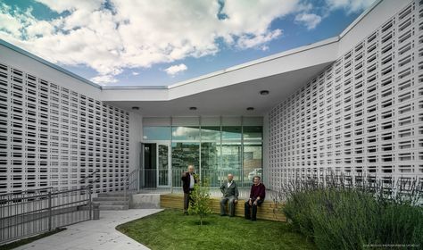 Gallery - Day-Care Center for Elderly People / Francisco Gómez Díaz + Baum Lab - 2 Elderly Homes Architecture, Elderly Day Care Center Design, Elderly Center, Healing Architecture, Elderly Care Center, Elderly Housing, Underground Architecture, Health Care Center, Elderly Health