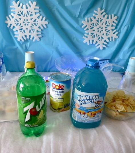 Blue Party Punch Recipe ~ great for a Frozen party, Princess party, Mermaid party, Baby Boy Shower... Blue Shower Punch, Fish Bowl Drink For Kids, Blue Juice Recipe, Baby Shower Punch For Boy, Frozen Party Punch, Blue Baby Shower Punch, Blue Party Punch, Frozen Punch, Blue Party Punches