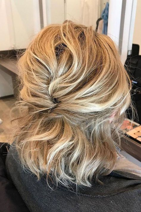 wedding hair half up half down messy for short hair les_allures via instagram #hairstylesforShorthair Simple Bridal Hair, Hair Half Up Half Down, Wedding Hair Half, Mother Of The Bride Hair, Hair Half Up, Short Hair Ideas, Wedding Hair Down, Short Wedding Hair, Wedding Hair Makeup