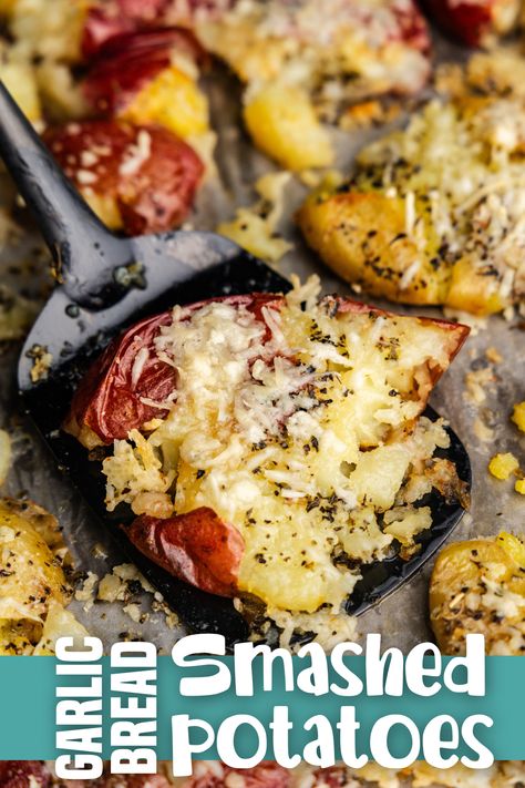 A spatula lifting a garlic bread smashed potato from a baking sheet of potatoes. Garlic Parmesan Smashed Potatoes, Garlic Herb Sauce, Bread Roast, Crispy Smashed Potatoes, Cornbread Muffins, Herb Sauce, Smashed Potatoes, Roasted Asparagus, Best Side Dishes