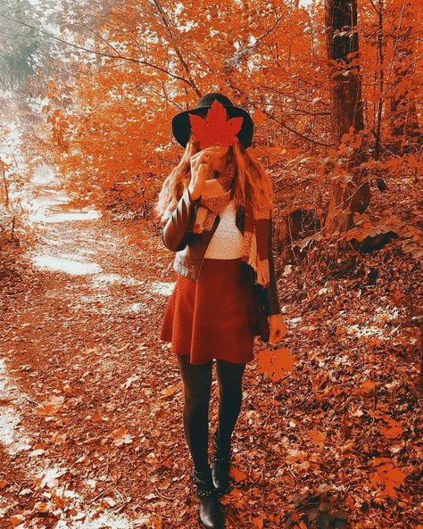 White Girl Autumn, Christian Girl Autumn, Fall Girl, Selfie Photography, Christian Girl, Fall Inspo, Autumn Aesthetic, Fall Vibes, Aesthetic Outfits