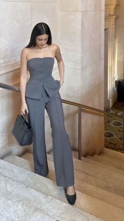 Outfit Formal Mujer, Grad Outfits, Classy Work Outfits, Stylish Work Outfits, Easy Trendy Outfits, Graduation Outfit, Fashion Mistakes, Looks Chic, Work Outfits Women