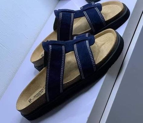 Men sandals Native Wears For Men, Palm Slippers, Men Leather Sandals Fashion, Best Sandals For Men, Armor Shoes, Shoe Advertising, Mens Sandals Fashion, Gents Shoes, Native Wears