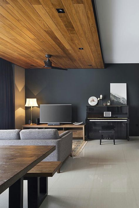 Black accent wall Beautiful Ceiling Designs, Ruangan Studio, Wooden Ceiling Design, False Ceiling Bedroom, False Ceiling Living Room, Ceiling Design Living Room, Ceiling Design Modern, Ceiling Ideas, Colored Ceiling