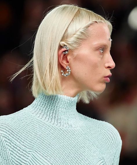 Runway Hair Trends 2023, Runway Hair Trends, Faces Profile, Hair Runway, Runway Hairstyles, Hair Trends 2022, Hair Editorial, Julia Fox, Runway Hair