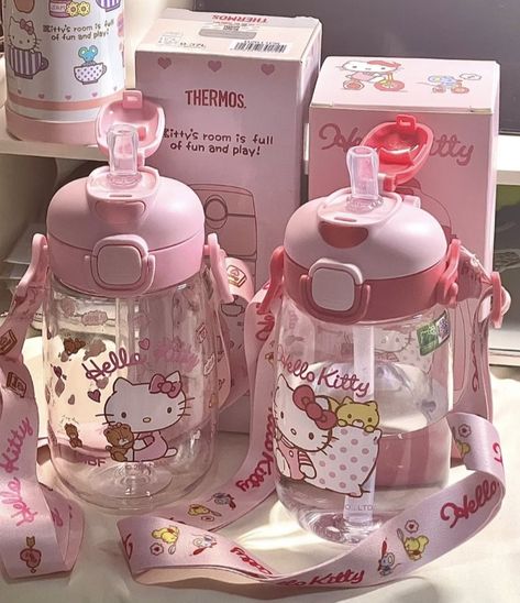 Hello Kitty Water Bottle, Hello Kitty Baby, Kitty Clothes, Hello Kitty Clothes, Hello Kitty Themes, Kitty Baby, Hello Kitty Aesthetic, Cute Water Bottles, Hello Kitty Accessories